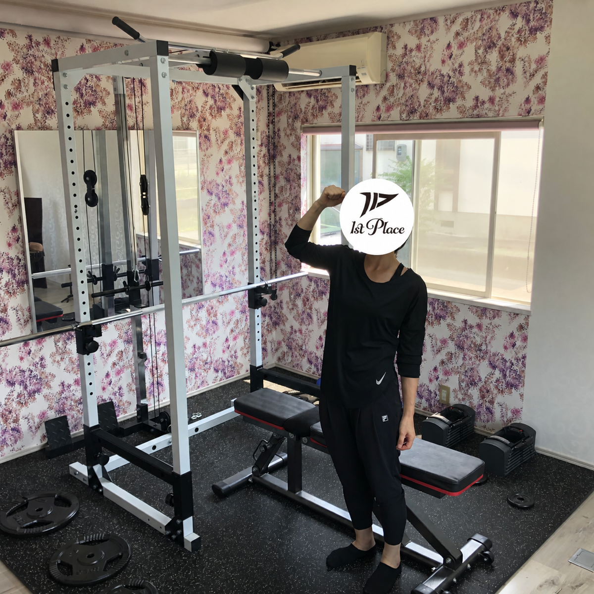 K様の実際のお写真。お顔を1st Placeのロゴで保護しています。